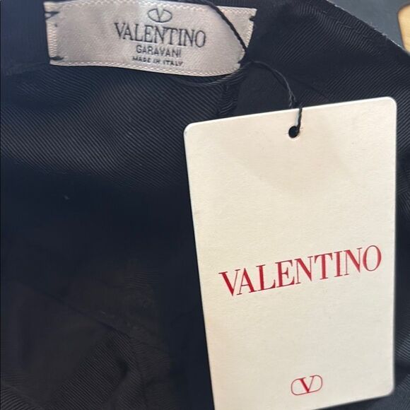 Valentino Garavani & Dust Bag Navy and White Patterned Hat $425 main image 8